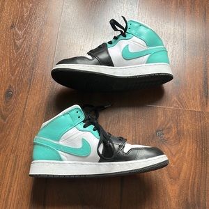 Air Jordan 1 Mid ‘Tropical Twist’